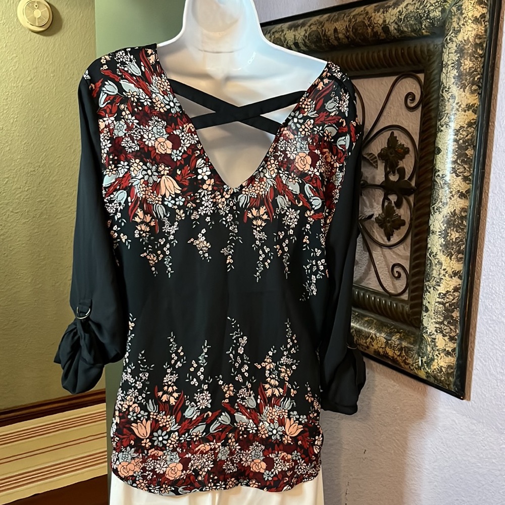 Adorable Maurices Pullover Black Floral Long Sleeve/V-Neck Top Sz M - Picture 2 of 10